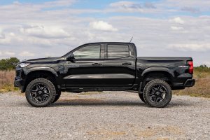 GMC Canyon Suspension Lift Kit - Rough Country - M1 Struts - '23-'24